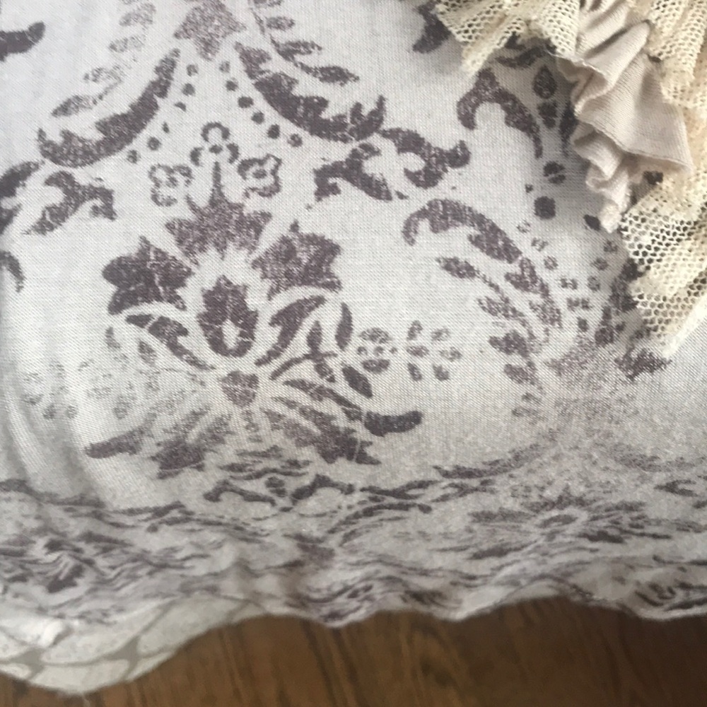 Damask pattern ruffle tank - Picture 3 of 3